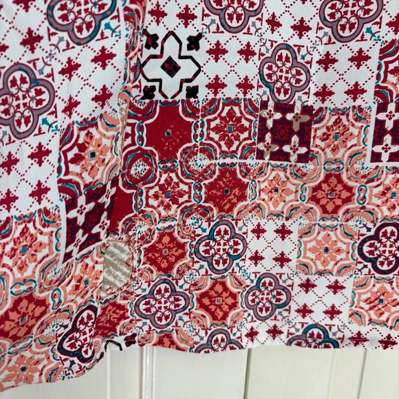 Chico’s Size 1 Tile Paisley Floral Patterned High Low Top Chicos Size Medium - Picture 9 of 12